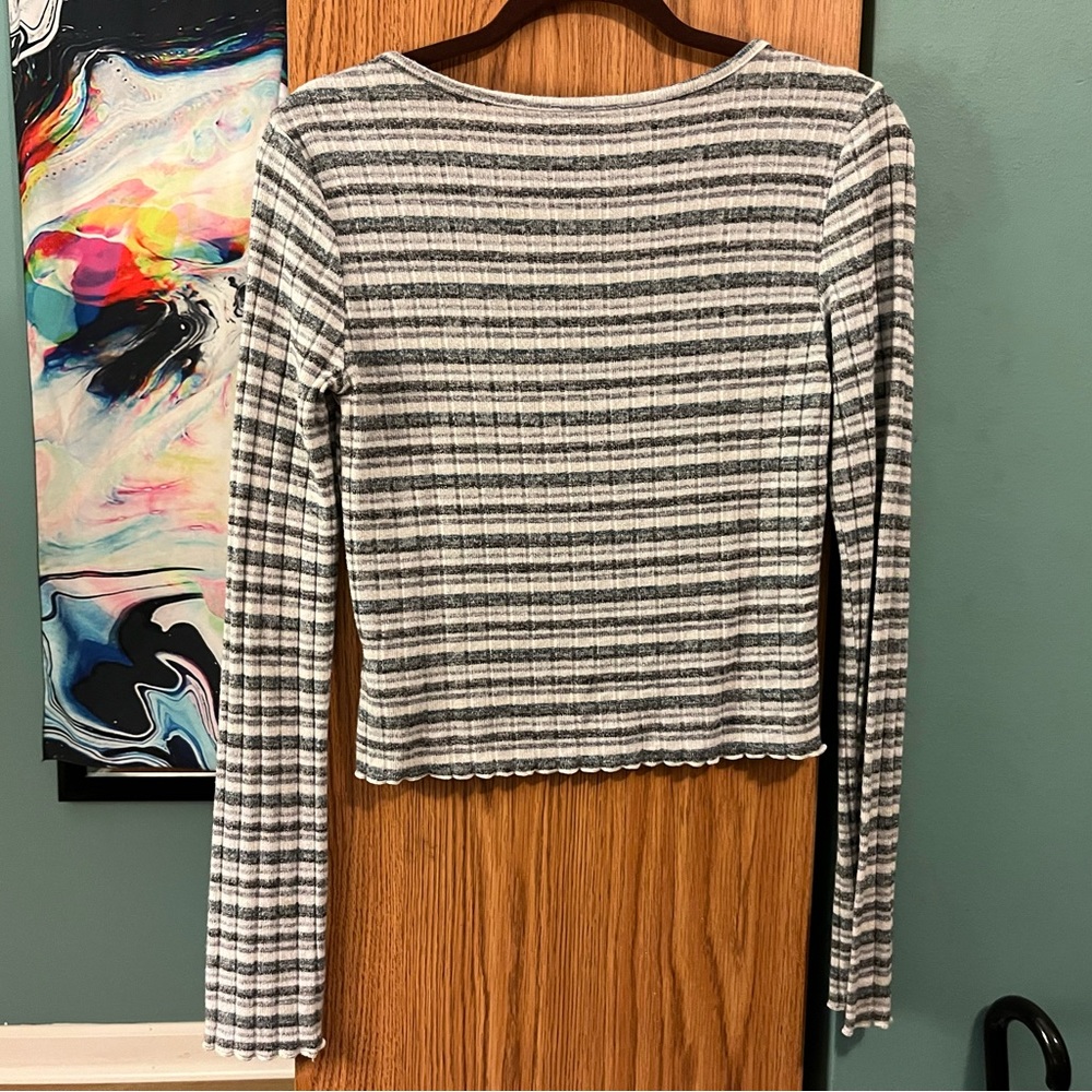 Striped Ribbed Crop Top - Picture 2 of 8
